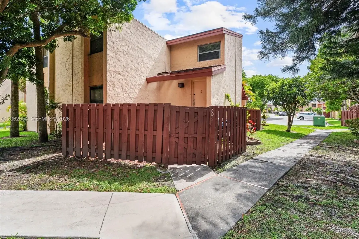 291 W Park Dr #9-201, Miami: photo 1 of 33