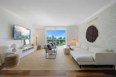 10275 Collins Ave #334, Bal Harbour: photo 1 of 25
