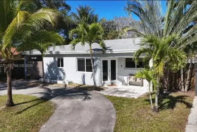 6881 Freedom St, Hollywood: photo 1 of 23