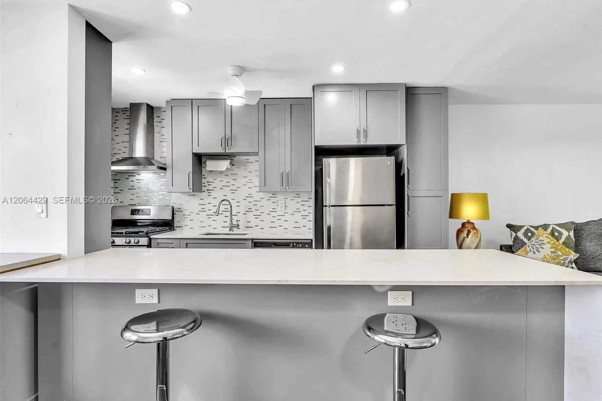 15 NW 204th St #30, Miami Gardens: photo 1 of 25