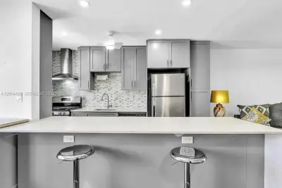 15 NW 204th St #30, Miami Gardens: photo 1 of 25