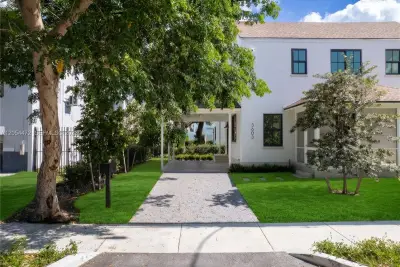 3603 Thomas Ave, Miami: photo 1 of 29