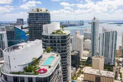 55 SW 9th St #3507, Miami: photo 1 of 27