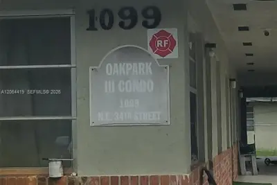 1098 NE 34th Ct #4, Oakland Park: photo 1 of 10