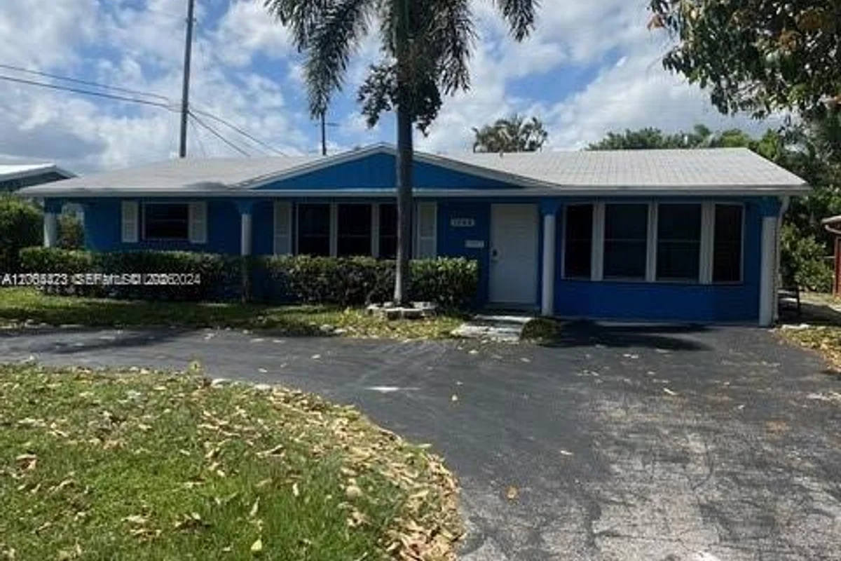 1745 NE 52nd St, Fort Lauderdale: photo 1 of 1