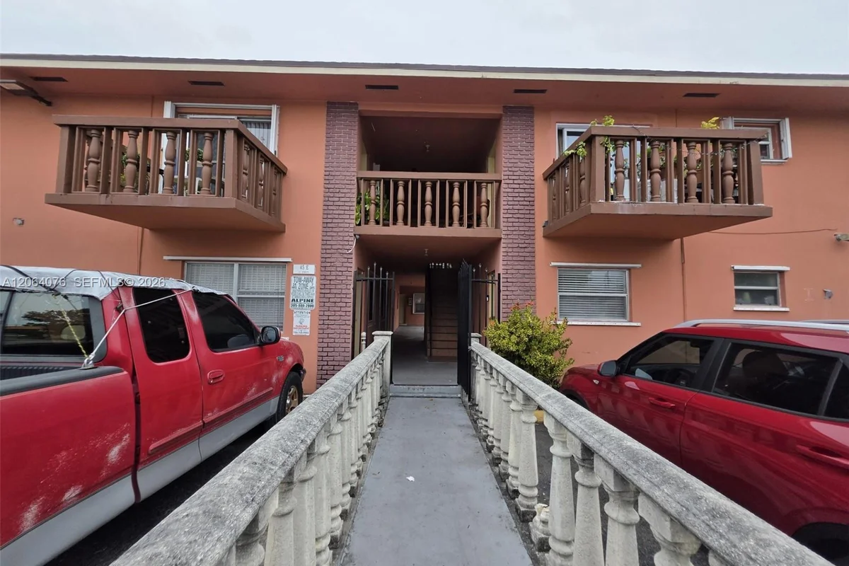 45 E 11th St #15, Hialeah: photo 1 of 24