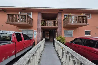 45 E 11th St #15, Hialeah: photo 1 of 24