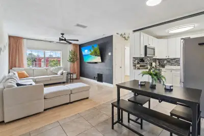 299 SW 7th St #2060, Boca Raton: photo 1 of 18