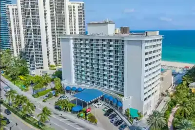 19201 Collins Ave #328, Sunny Isles Beach: photo 1 of 11