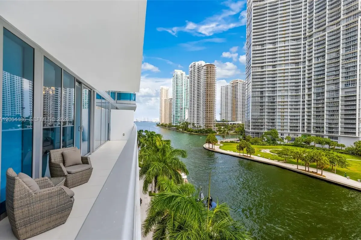 200 Biscayne Boulevard Way #504, Miami: photo 1 of 24