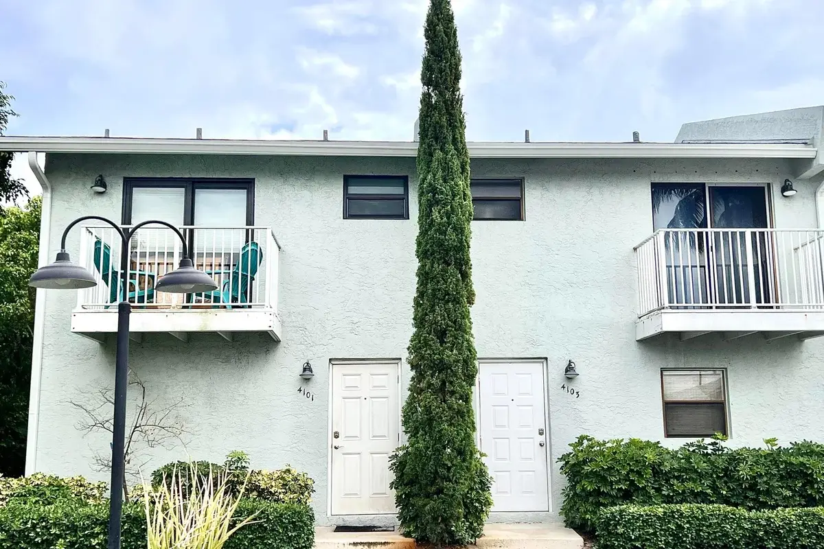 4103 NE 21st Ter, Lighthouse Point: photo 1 of 14