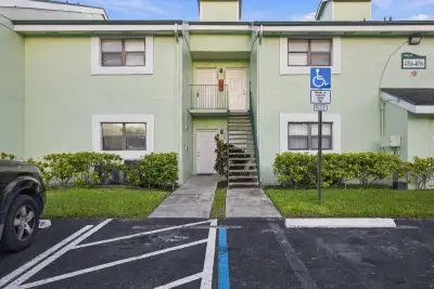 4088 NW 87th Ave, Sunrise: photo 1 of 16