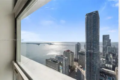 950 Brickell Bay Dr #5507, Miami: photo 1 of 18