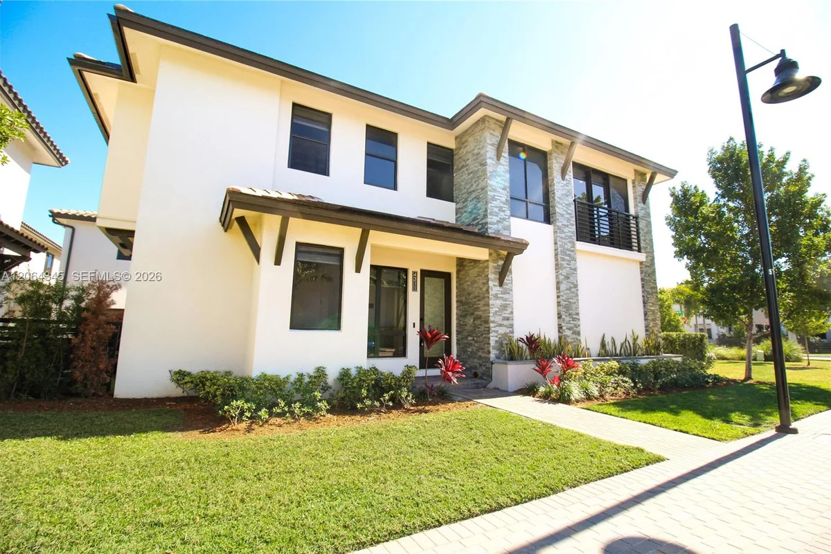 4311 NW 82nd Ave, Doral: photo 1 of 31