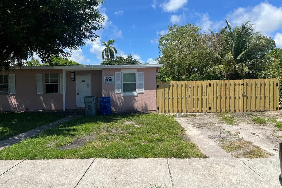 4721 NE 18th Ave, Pompano Beach: photo 1 of 19