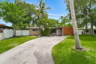 308 NW 27th St, Wilton Manors: photo 1 of 34