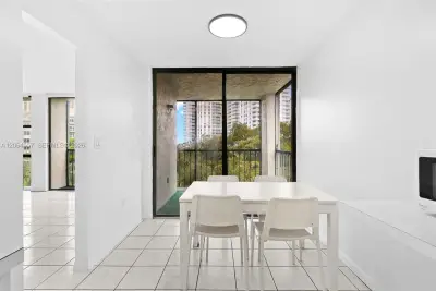 17500 N Bay Rd #S508, Sunny Isles Beach: photo 1 of 36