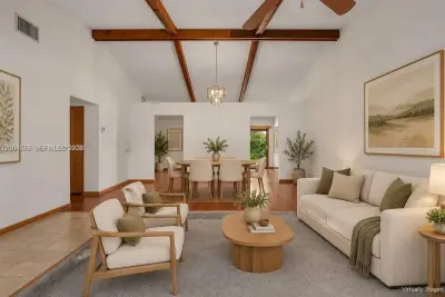 372 NW 35th Pl, Boca Raton: photo 1 of 10