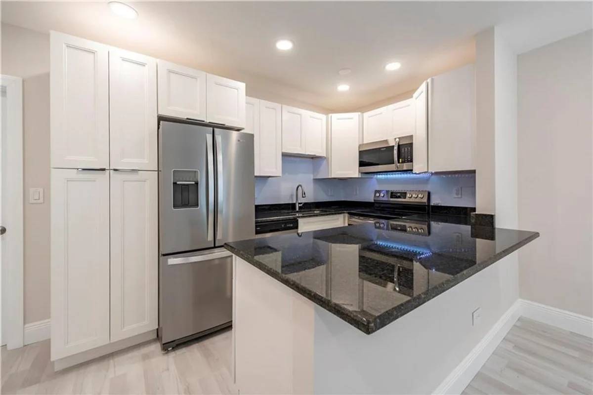 628 NE 8th Ave #4, Fort Lauderdale: photo 1 of 12