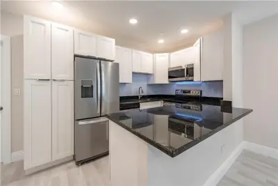 628 NE 8th Ave #4, Fort Lauderdale: photo 1 of 12