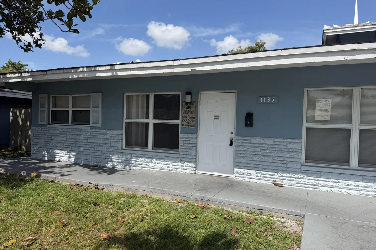 1135 NW 7th Ave #1, Fort Lauderdale: photo 1 of 9