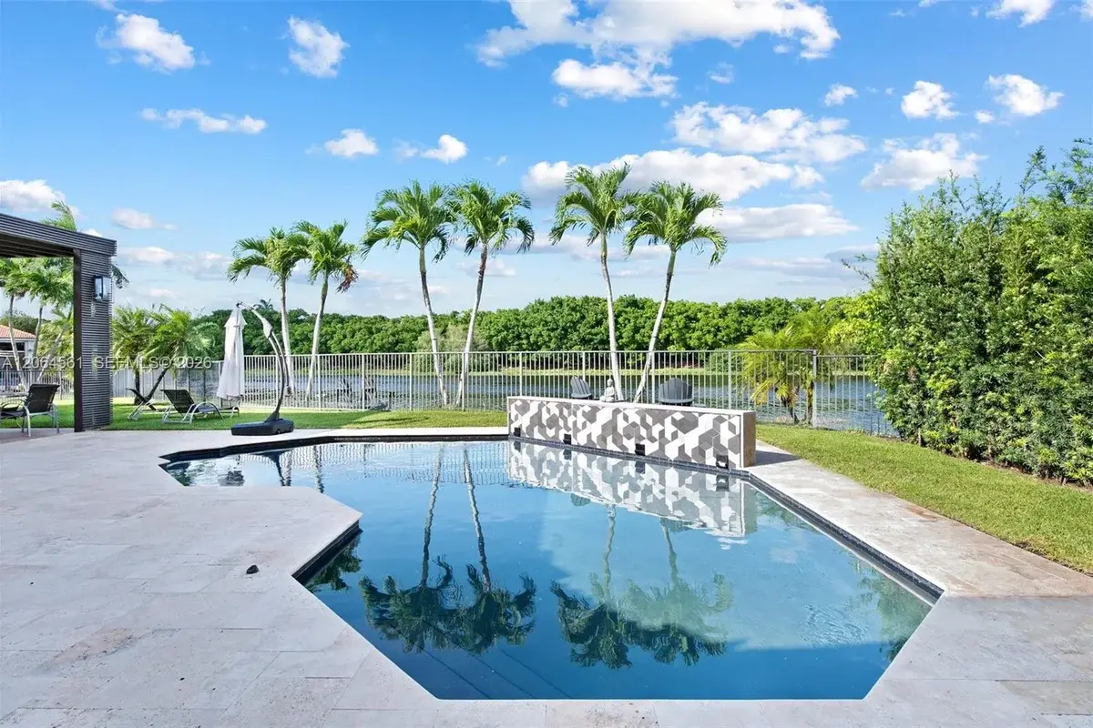 2498 Eagle Run Dr, Weston: photo 1 of 51