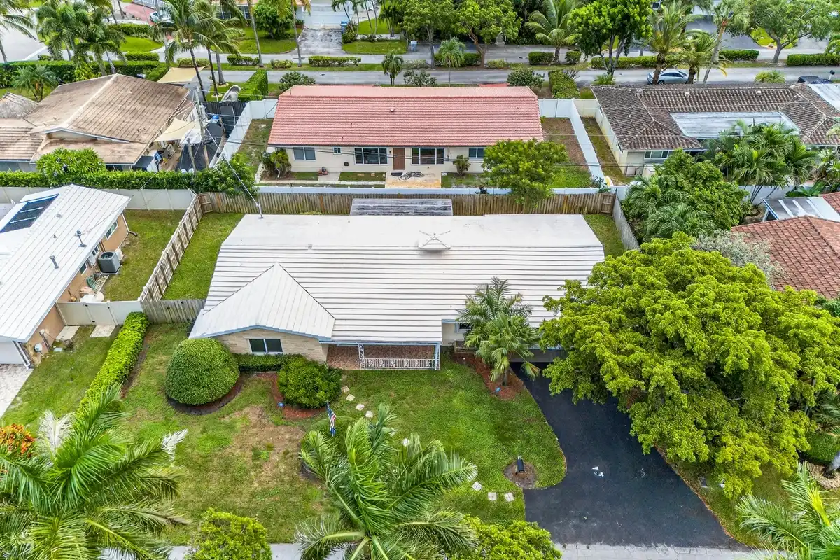 2750 SE 3rd St, Pompano Beach: photo 1 of 54