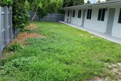 214 SE 8th St #3, Hallandale Beach: photo 1 of 12