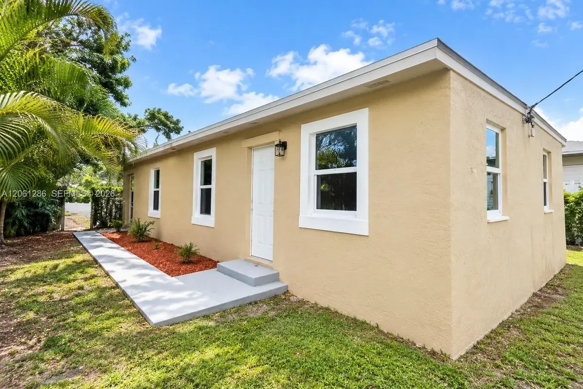 728 SW 6th St #2, Dania Beach: photo 1 of 24