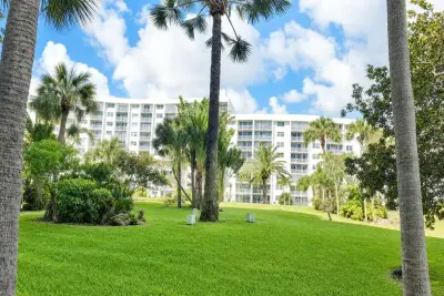 2731 NE 14th St #421, Pompano Beach: photo 1 of 12
