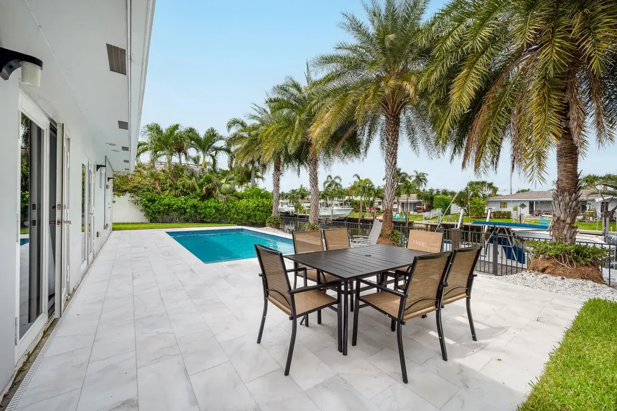 249 SE 3rd Ave, Pompano Beach: photo 1 of 50