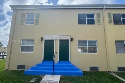 8440 NW 4th Ave, Miami: photo 1 of 11