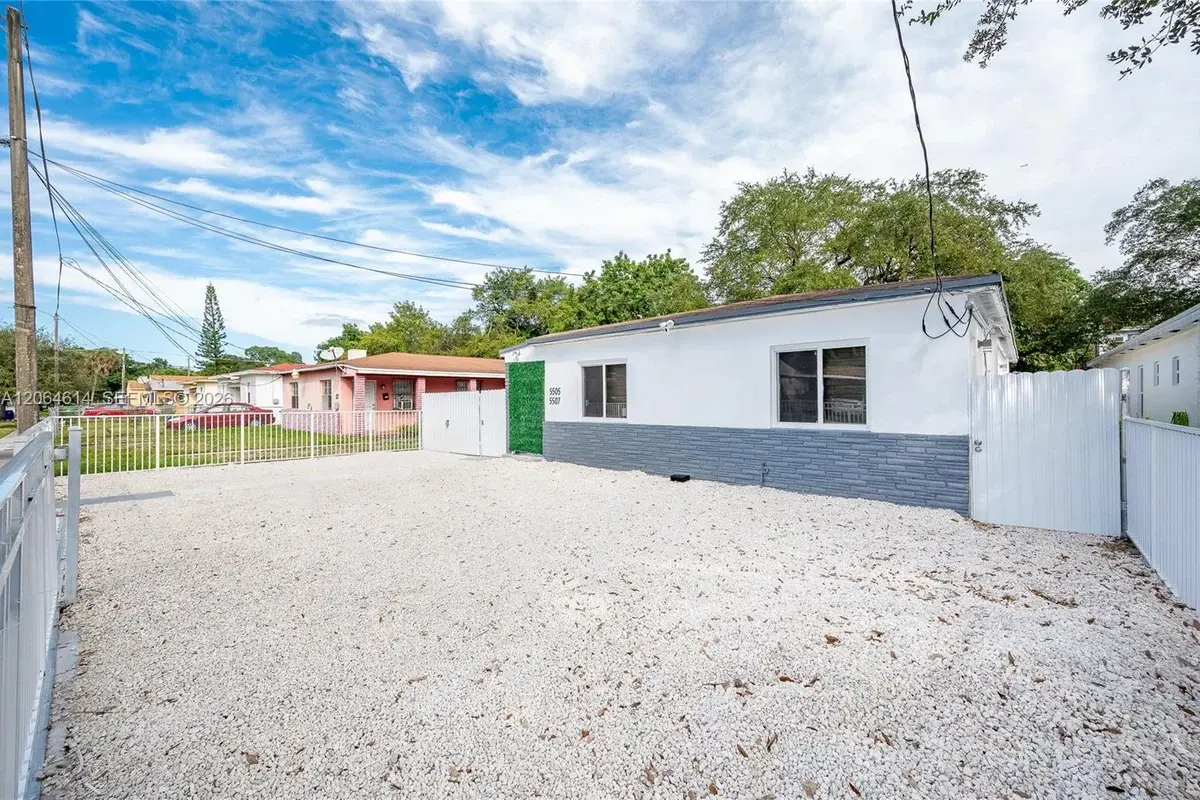 5505 NW 5th Ct #5507, Miami: photo 1 of 25