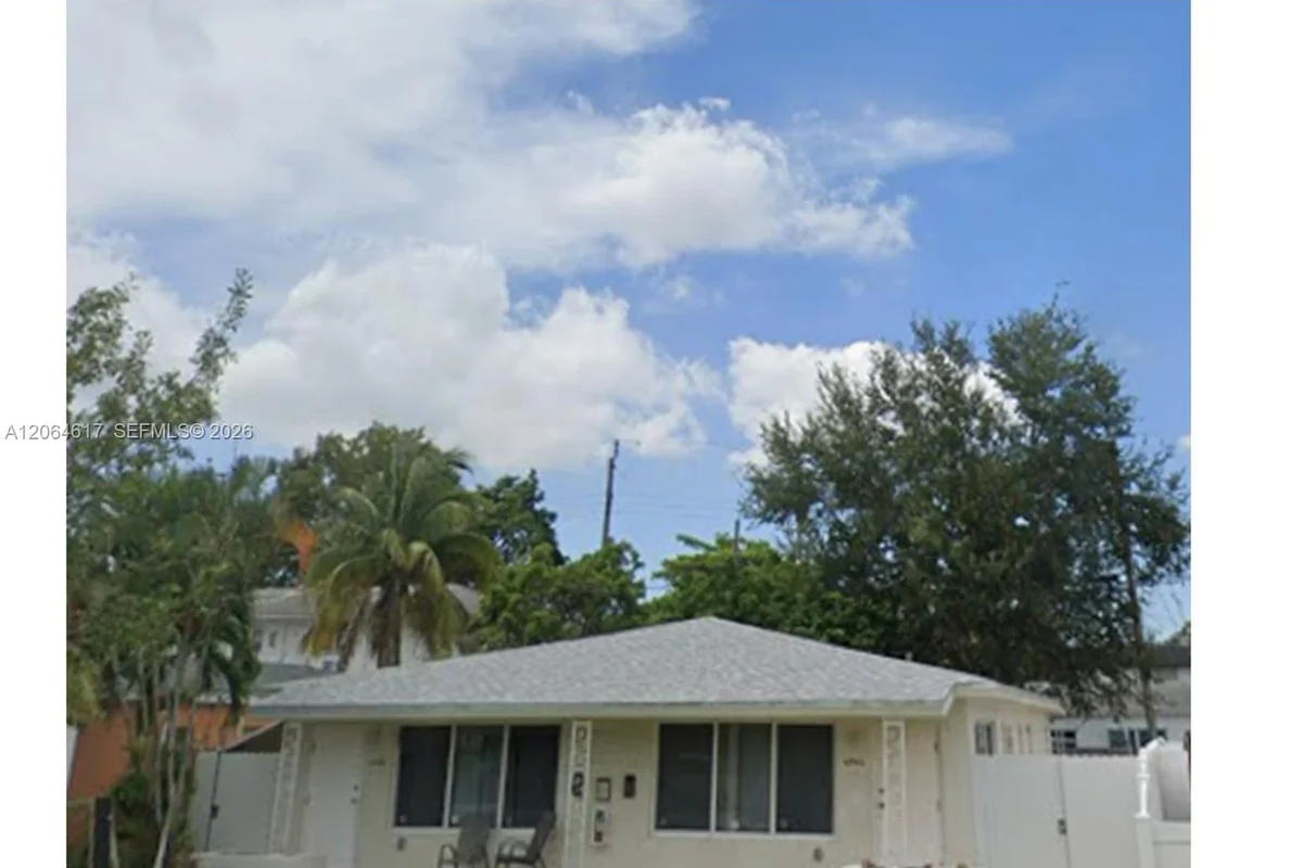16982 NE 21st Ave, North Miami Beach: photo 1 of 14