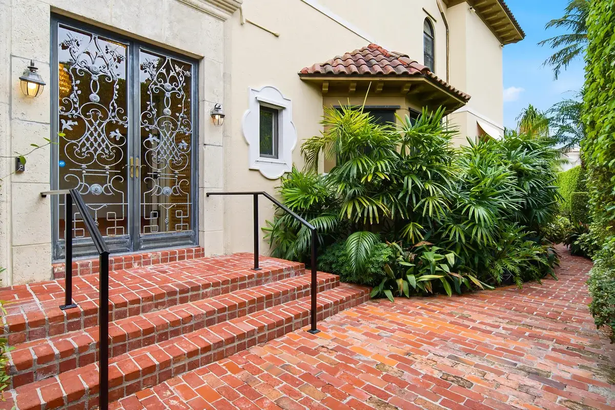 245 Brazilian Ave, Palm Beach: photo 1 of 25