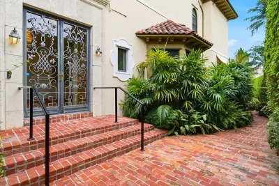 245 Brazilian Ave, Palm Beach: photo 1 of 25