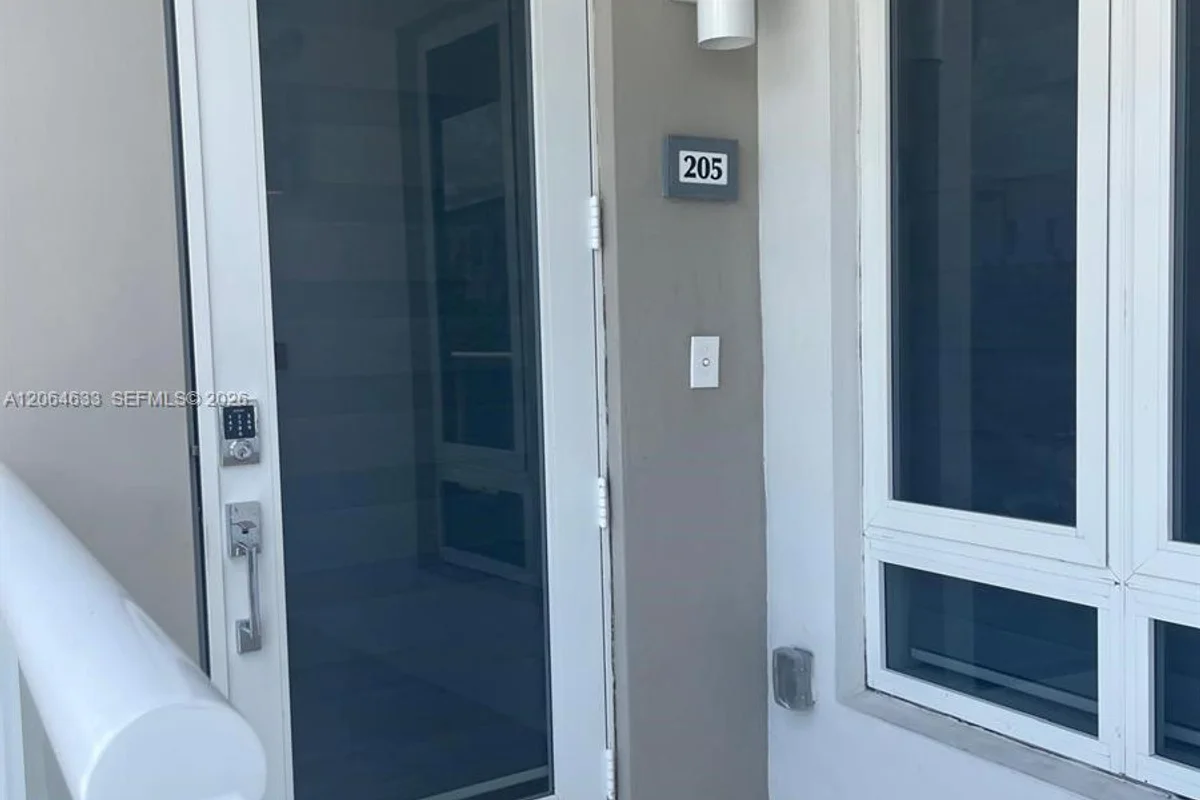 10220 NW 63rd Ter #205, Doral: photo 1 of 4