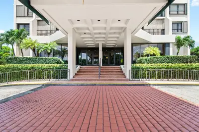 5600 N Flagler Dr #2202, West Palm Beach: photo 1 of 23