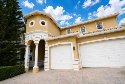 8765 SW 208th St, Cutler Bay: photo 1 of 49