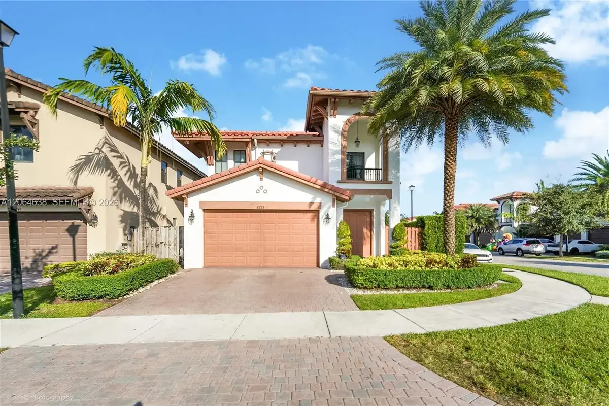 8723 NW 102nd Pl, Doral: photo 1 of 26