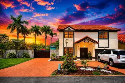 18758 NW 78th Pl, Hialeah: photo 1 of 33