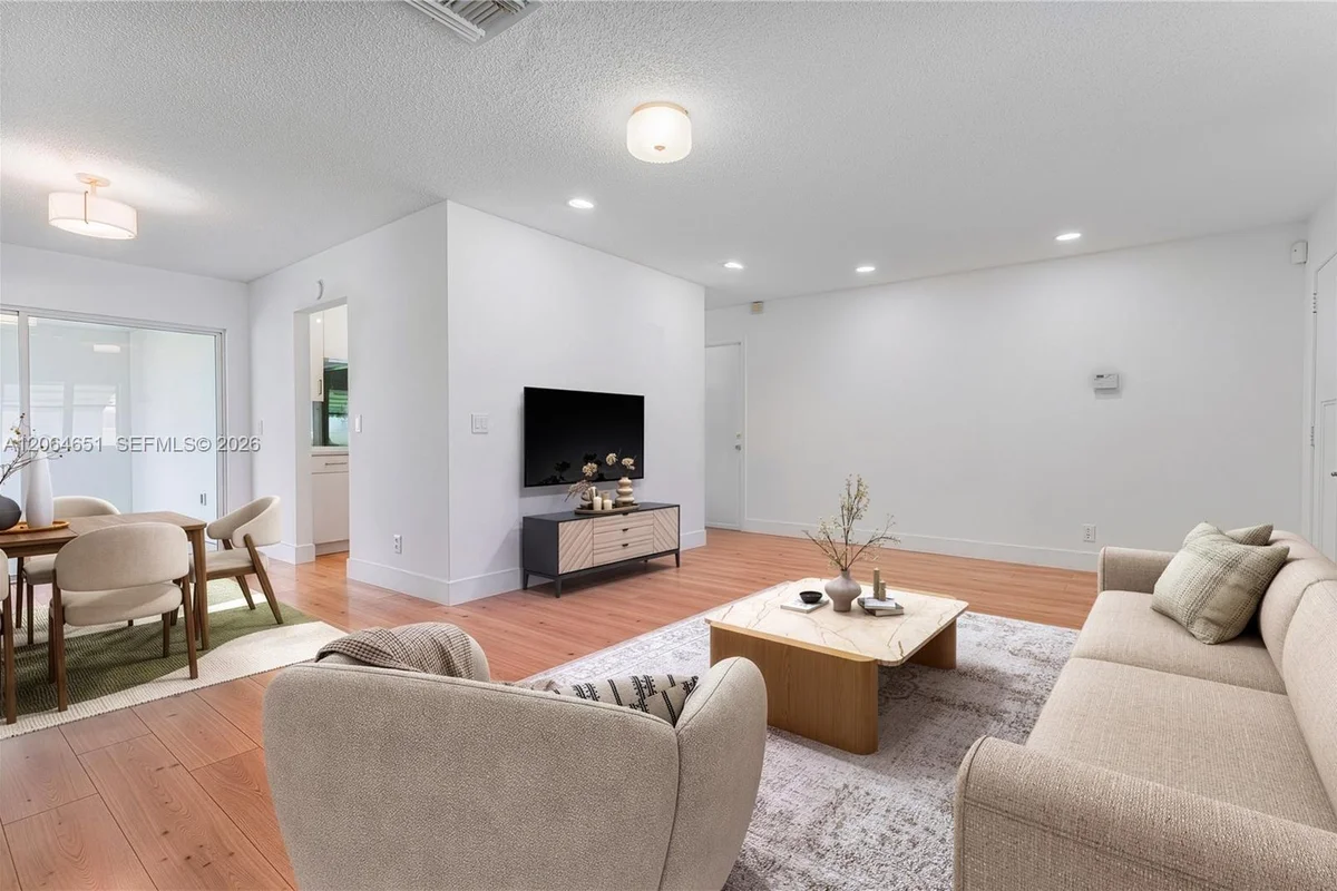 8830 NW 17th St, Plantation: photo 1 of 14