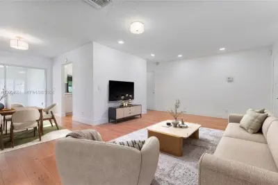 8830 NW 17th St, Plantation: photo 1 of 14