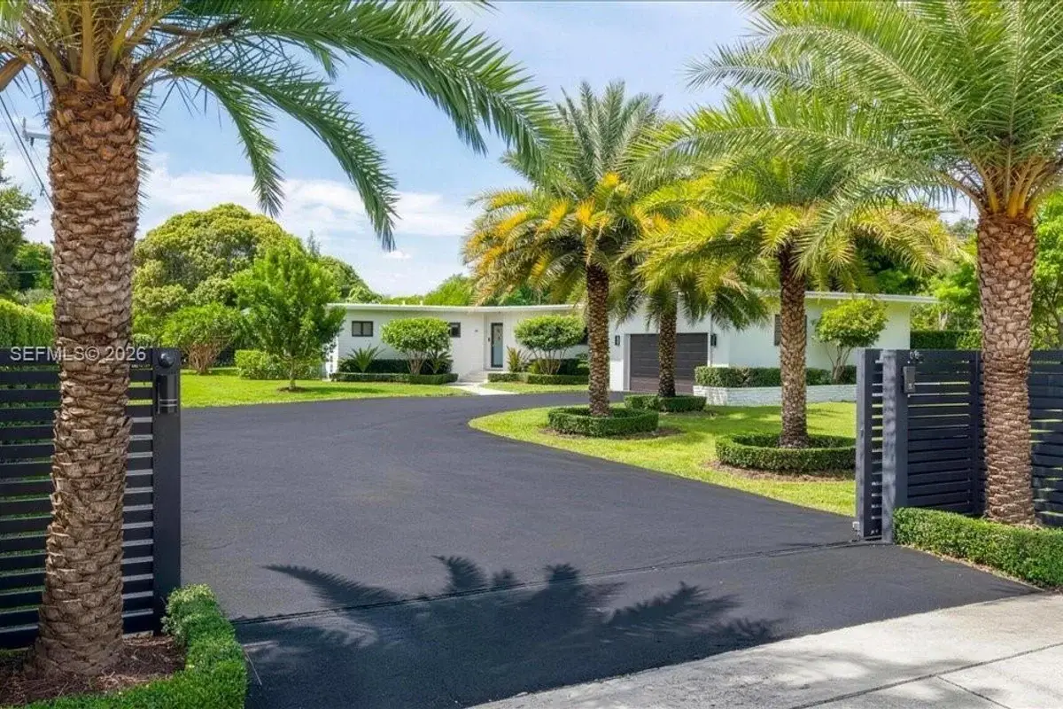 7240 Sunset Dr, Miami: photo 1 of 64