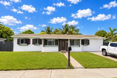 2950 NW 210th Ter, Miami Gardens: photo 1 of 21