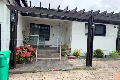 1525 SW 19th Ter, Miami: photo 1 of 37