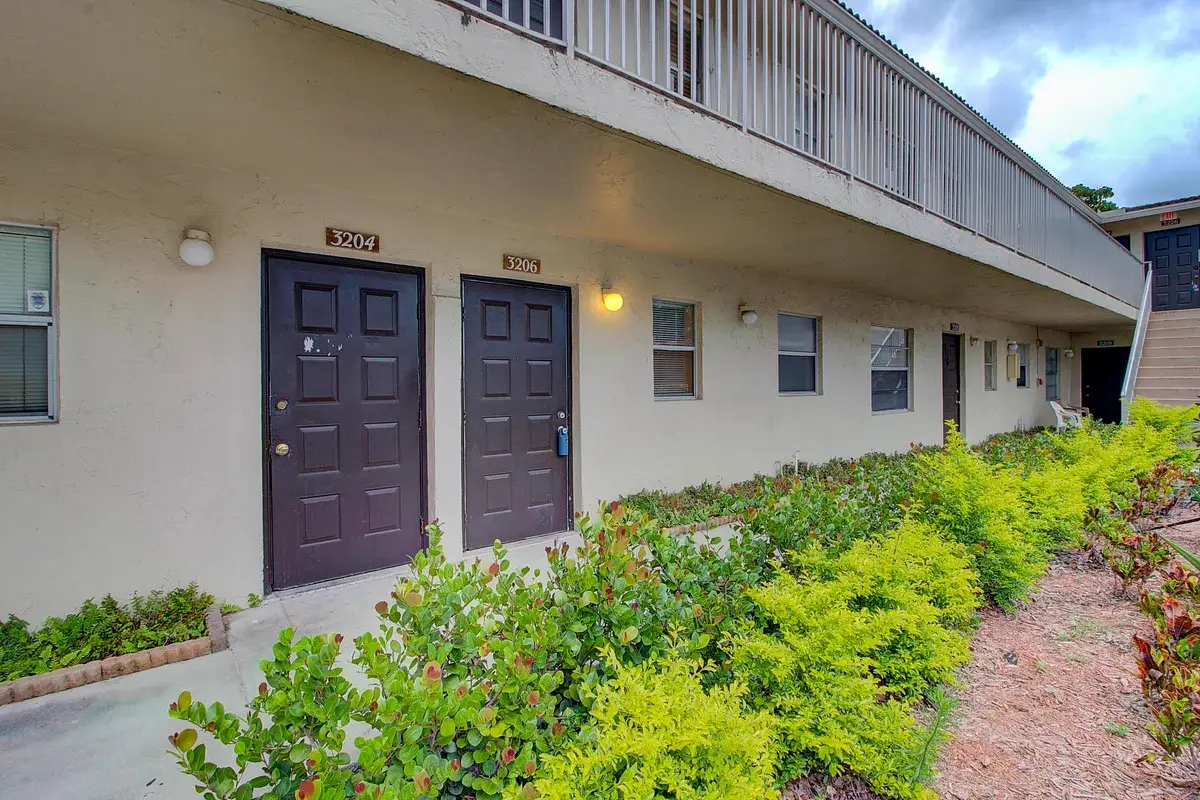 3206 SW Coral Ridge Dr, Coral Springs: photo 1 of 19