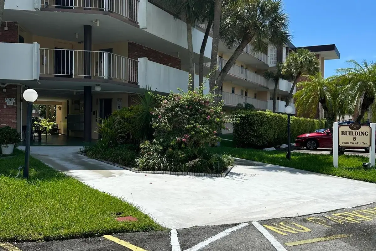 2900 NW 47th Ter #105B, Lauderdale Lakes: photo 1 of 13