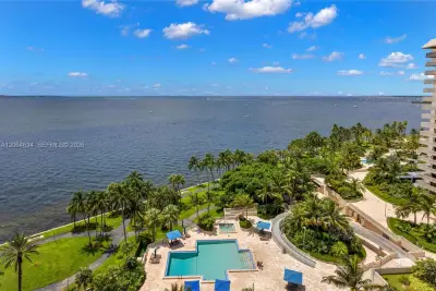 3 Grove Isle Dr #C1402, Miami: photo 1 of 31