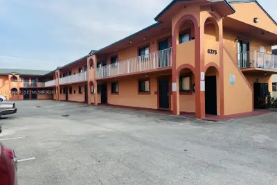 6375 W 22nd Ct #204, Hialeah: photo 1 of 9